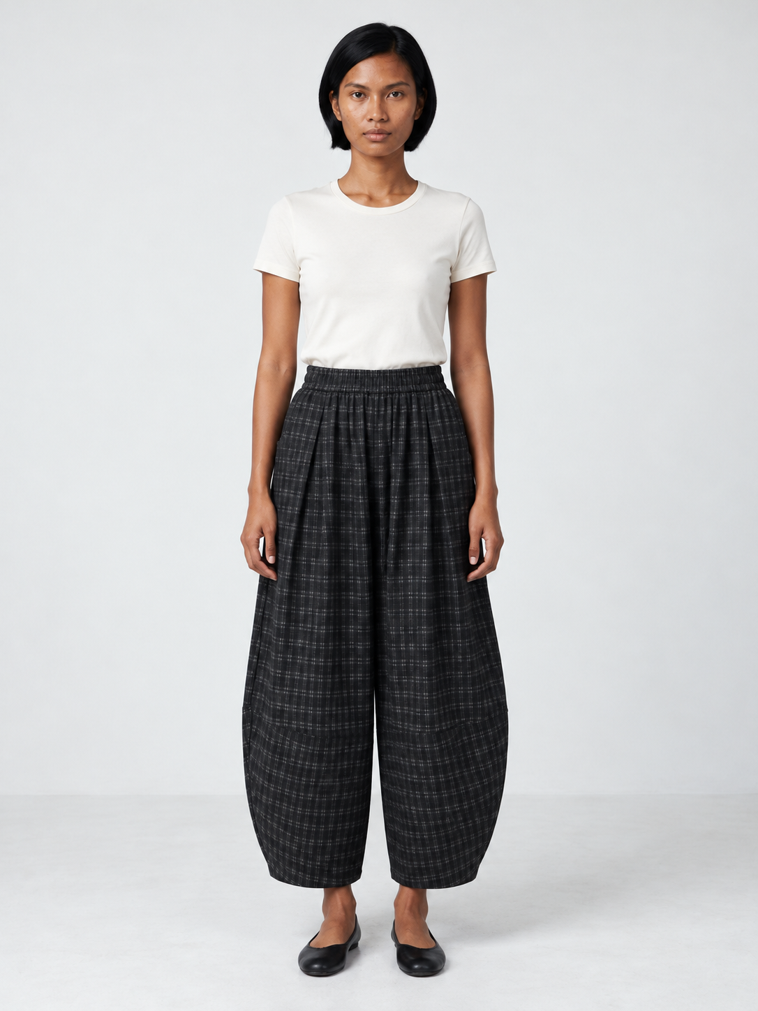 Dark Check Balloon Trousers · model-front