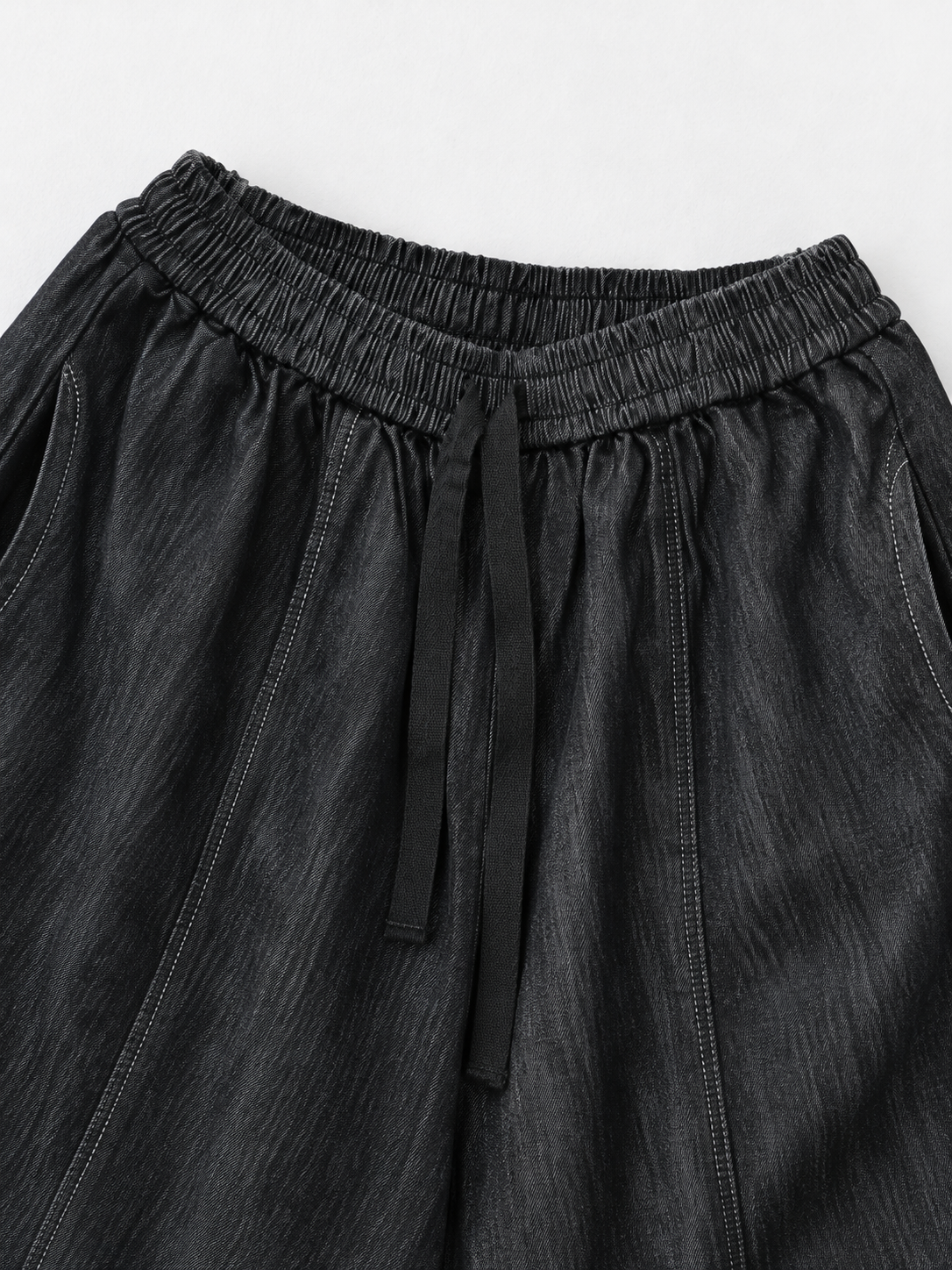 Black · detail-1