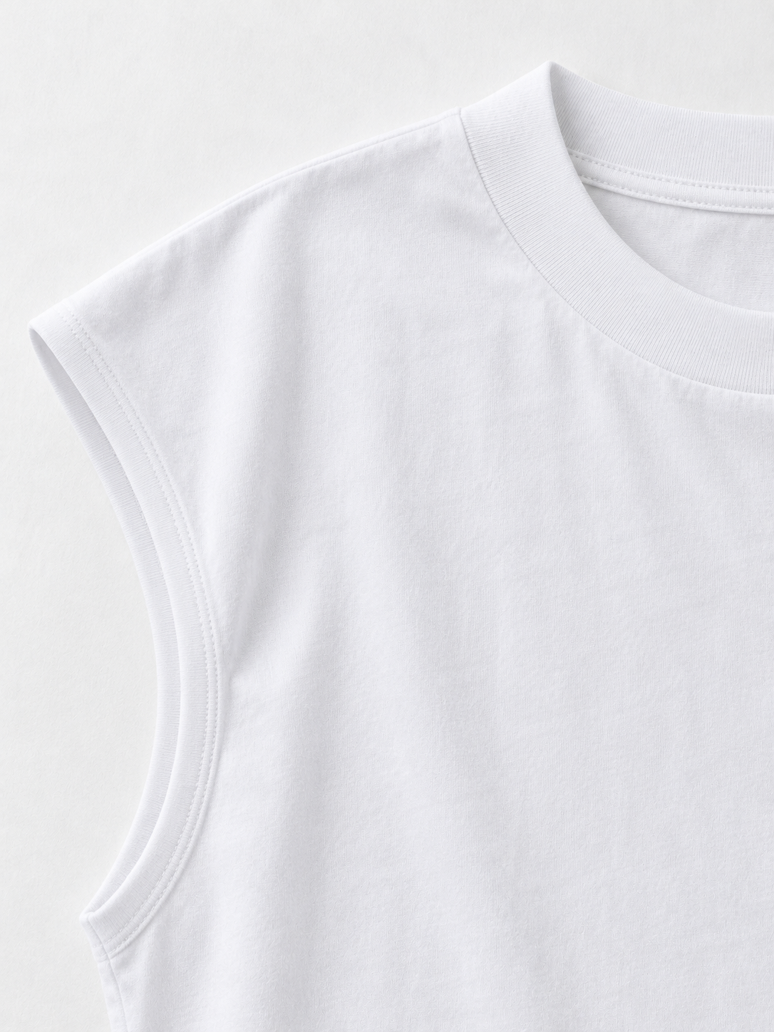 white tee · detail-1