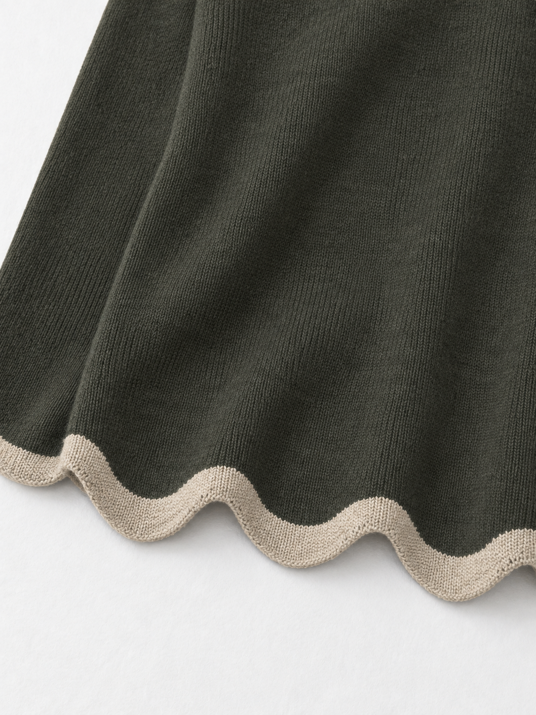 Contrast Wave-Hem Sweater · detail-2