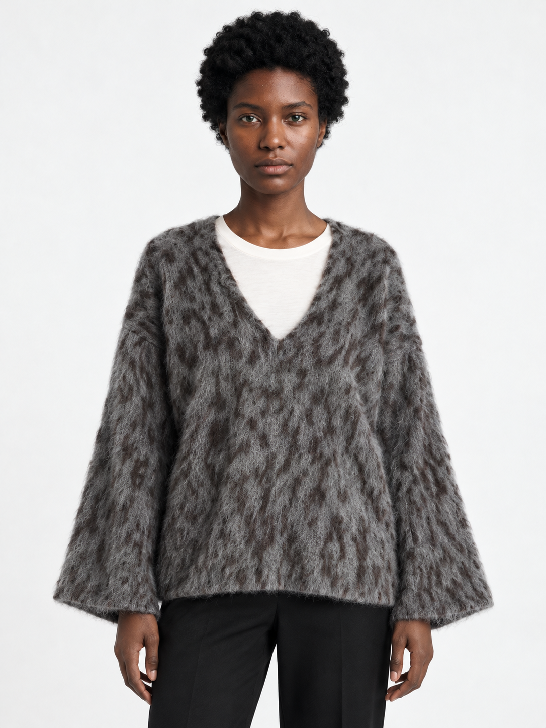 Leopard-Pattern V-Neck Sweater · model-front